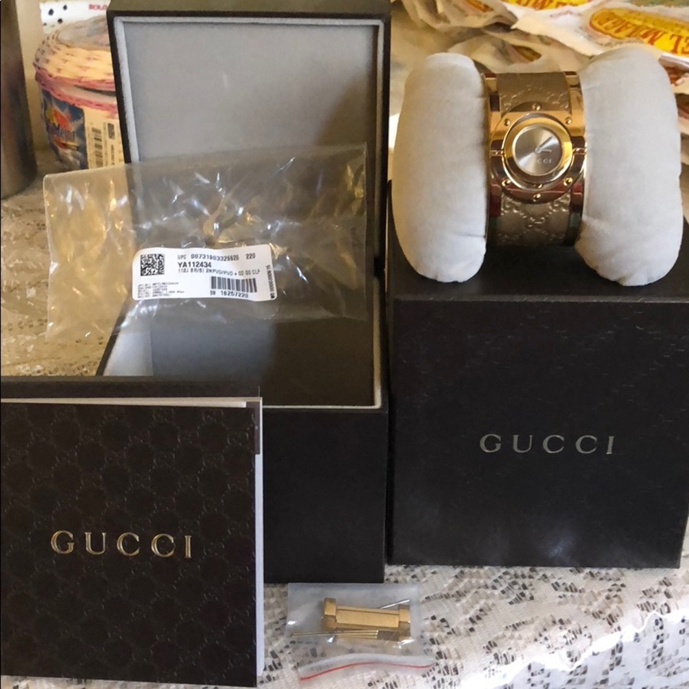 Gucci watch. Like new, In very good condition.